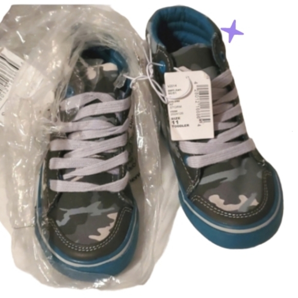 11 New childrens place camo hightops. - Picture 1 of 5